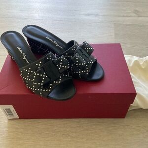 Ferragamo Vera sandal limited edition new in box